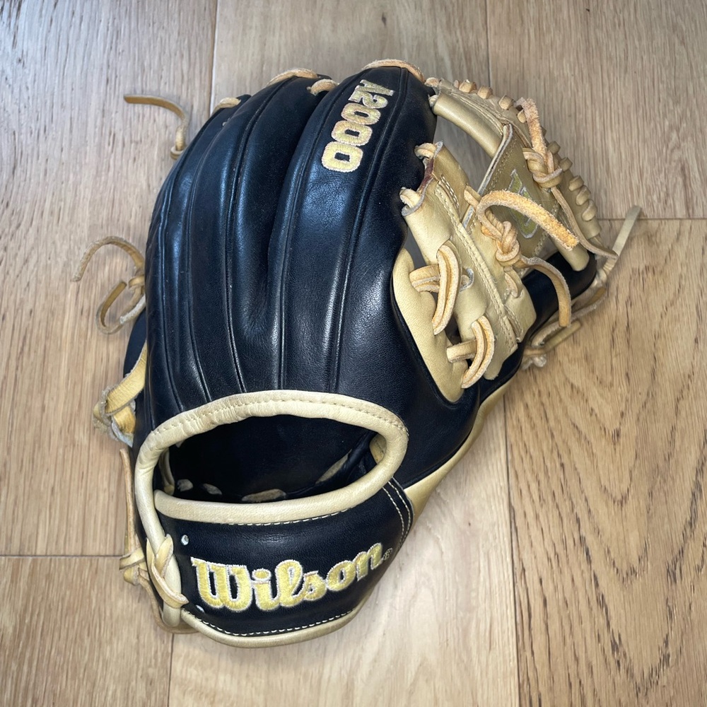 Wilson A2000 Black and Tan Baseball Glove